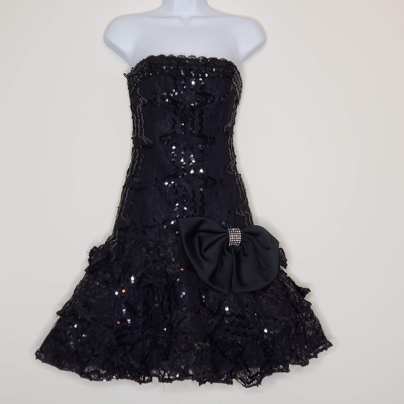 Lillie Rubin Dresses & Skirts - Lillie Rubin vintage sequin strapless dress w/ bow